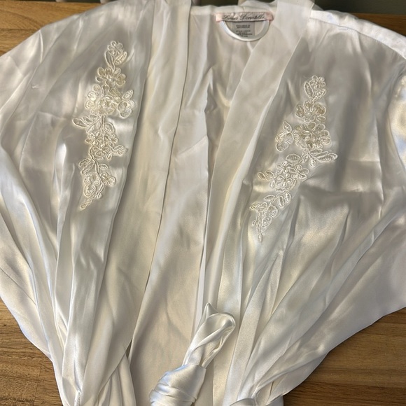 LINEA DONATELLA ⭐️ satin gown and robe set - Picture 7 of 10